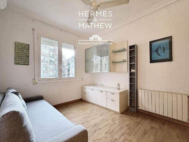 Piso en venta en calle De Viladomat, Barcelona, de 51 m² 2 habitaciones por 370.000