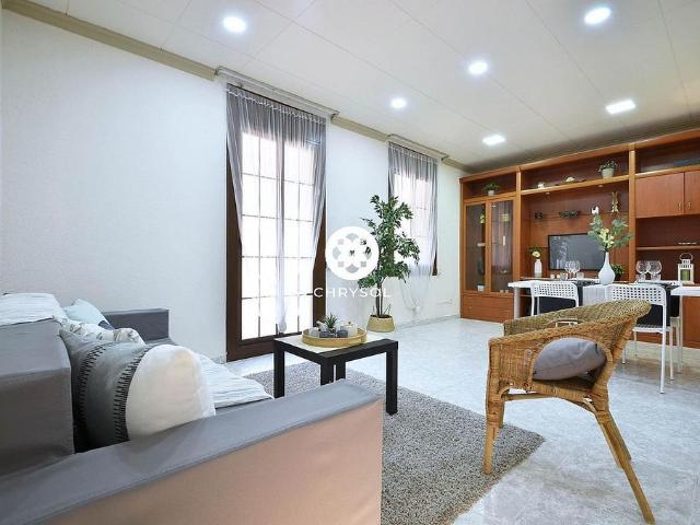 Piso en venta en calle De Viladomat, Barcelona, de 67 m² 4 habitaciones por 449.000