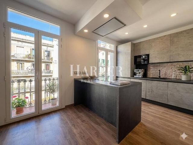 Piso en venta en calle De Viladomat, Barcelona, de 74 m² 2 habitaciones por 490.000