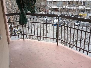 Piso en venta en calle De Viladomat, Barcelona, de 80 m² 4 habitaciones por 479.000