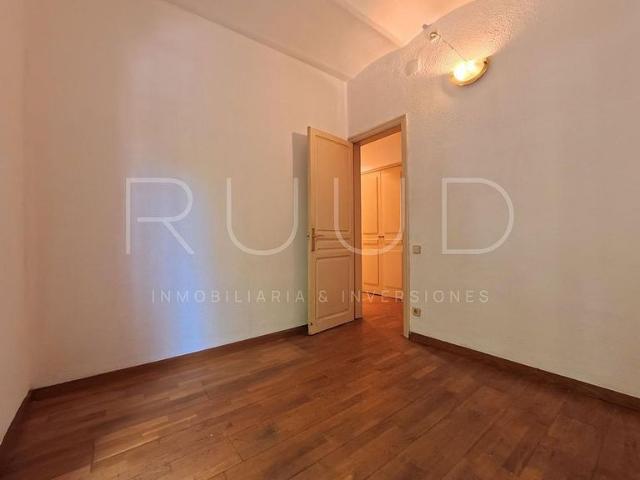 Piso en venta en calle De Vilamarí, Barcelona, de 49 m² 2 habitaciones por 280.000