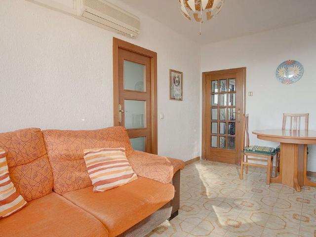 Piso en venta en calle De Vilamarí, Barcelona, de 70 m² 3 habitaciones por 399.900