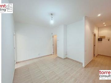 Piso en venta en calle De Villar, Barcelona, de 45 m² 2 habitaciones por 300.000