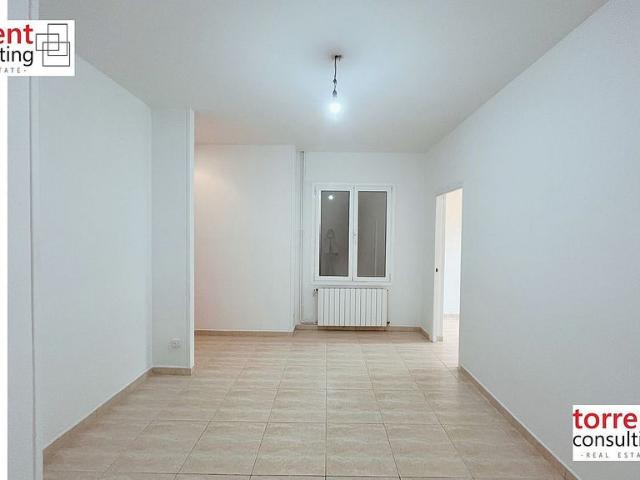 Piso en venta en calle De Villar, Barcelona, de 45 m² 2 habitaciones por 300.000