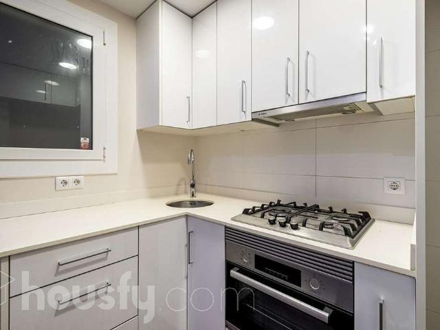 Piso en venta en calle De Villarroel, Barcelona, de 42 m² 3 habitaciones por 365.000