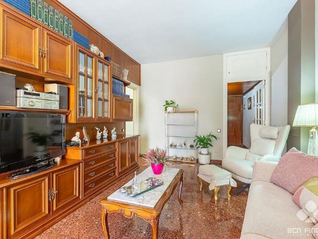 Piso en venta en calle De Villarroel, Barcelona, de 51 m² 2 habitaciones por 380.000