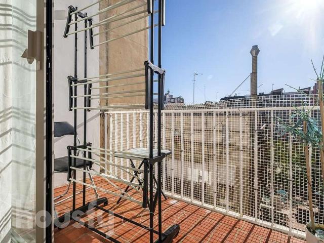 Piso en venta en calle De Villarroel, Barcelona, de 82 m² 3 habitaciones por 585.000