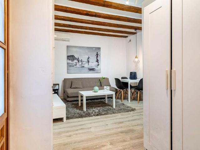 Piso en venta en calle De Vinaròs, Barcelona, de 30 m² 1 habitación por 230.000