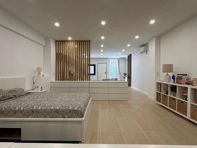 Piso en venta en calle De Vinyals, Barcelona, de 105 m² 1 habitación por 339.000
