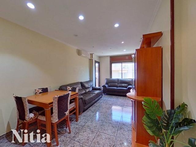 Piso en venta en calle De Xifré, Barcelona, de 83 m² 4 habitaciones por 370.000