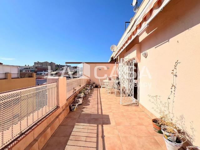 Piso en venta en calle D'eivissa, Badalona, de 66 m² 2 habitaciones por 240.000