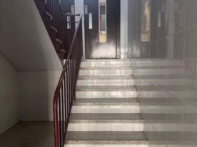 Piso en venta en calle D'eivissa, Badia del Vallès, de 75 m² 3 habitaciones por 110.000