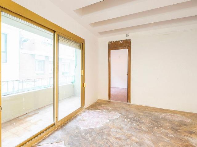 Piso en venta en calle Del Taquígraf Garriga, Barcelona, de 64 m² 3 habitaciones por 385.000