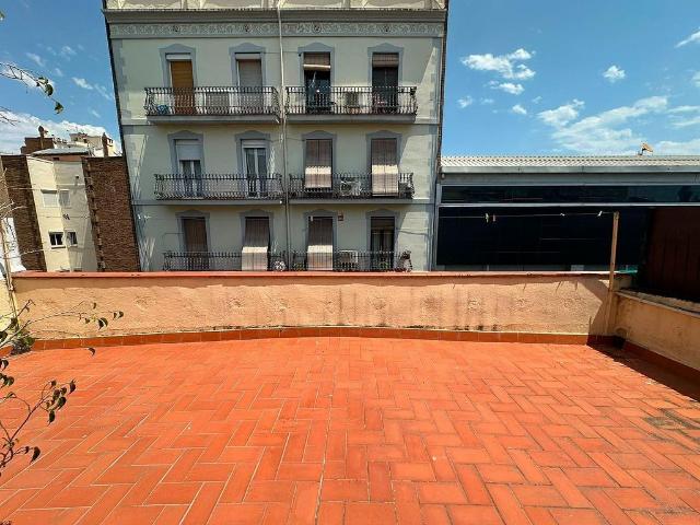 Piso en venta en calle Del Torrent de Les Flors, Barcelona, de 50 m² 3 habitaciones por 275.000