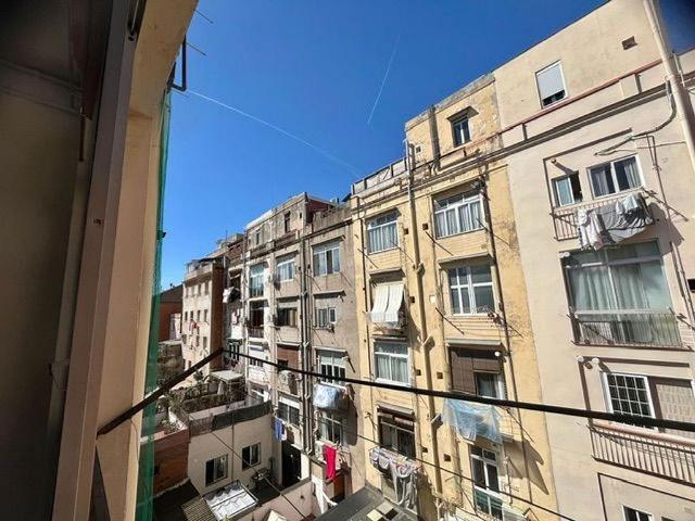 Piso en venta en calle Del Torrent de Les Flors, Barcelona, de 55 m² 2 habitaciones por 275.000