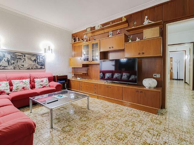 Piso en venta en calle Del Torrent de Les Flors, Barcelona, de 89 m² 3 habitaciones por 415.000