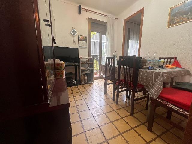 Piso en venta en calle Del Vallespir, Barcelona, de 60 m² 3 habitaciones por 380.000