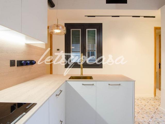 Piso en venta en calle Del Vallespir, Barcelona, de 65 m² 2 habitaciones por 475.000