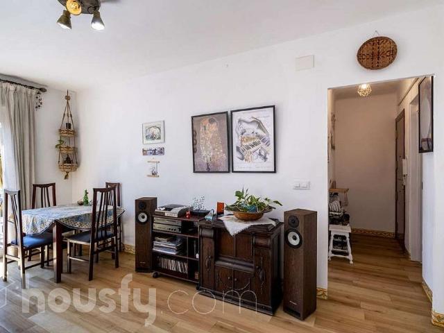 Piso en venta en calle Del Baró D'esponellà, Barcelona, de 54 m² 2 habitaciones por 259.000
