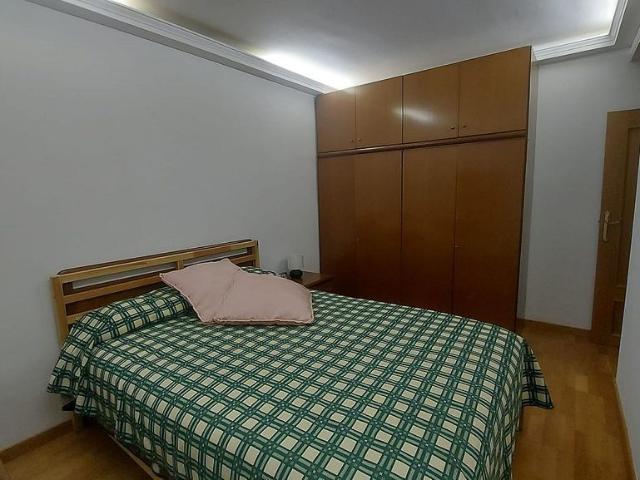 Piso en venta en calle Del Bedoll, Cornellà de Llobregat, de 45 m² 2 habitaciones por 225.000
