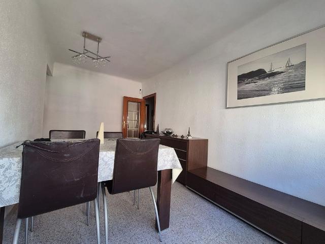 Piso en venta en calle Del Bedoll, Cornellà de Llobregat, de 52 m² 2 habitaciones por 210.000
