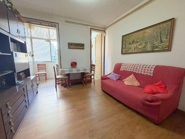 Piso en venta en calle Del Bisbe Laguarda, Barcelona, de 63 m² 3 habitaciones por 368.000