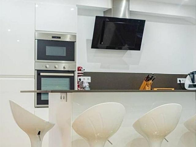 Piso en venta en calle Del Bisbe Morgades, Vic, de 205 m² 6 habitaciones por 540.000