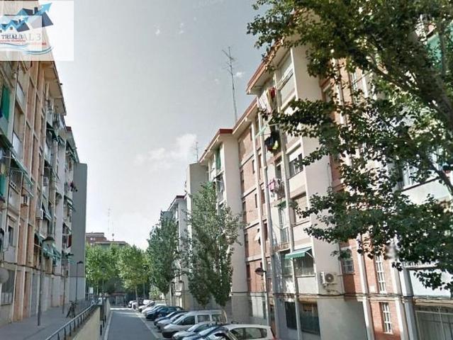 Piso en venta en calle Del Bruc, Cornellà de Llobregat, de 50 m² 2 habitaciones por 104.000