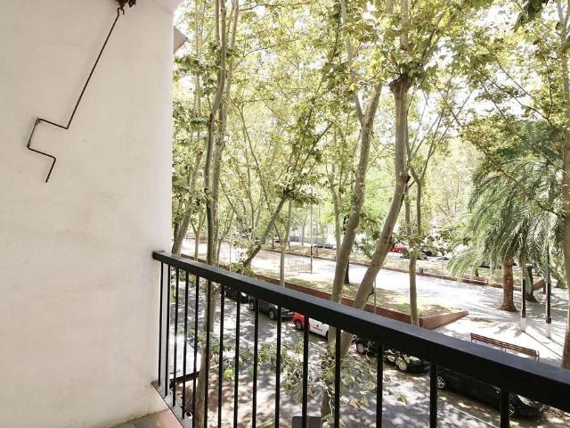 Piso en venta en calle Del Camp Arriassa, Barcelona, de 57 m² 2 habitaciones por 225.000