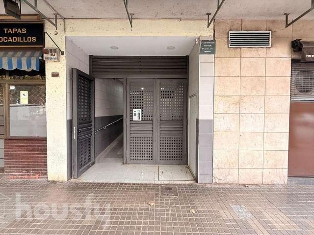 Piso en venta en calle Del Camp Arriassa, Barcelona, de 64 m² 3 habitaciones por 195.000
