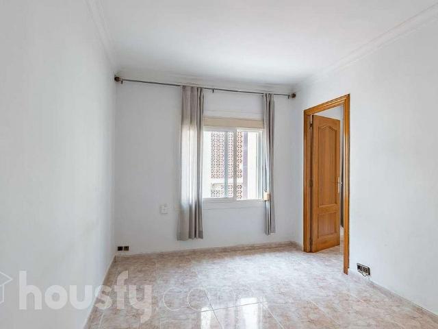 Piso en venta en calle Del Canigó, Barcelona, de 44 m² 2 habitaciones por 215.000