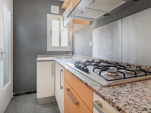 Piso en venta en calle Del Canigó, Barcelona, de 43 m² 2 habitaciones por 250.000