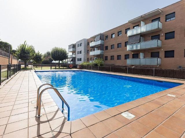 Piso en venta en calle Del Canigó, Parets del Vallès, de 90 m² 3 habitaciones por 368.000