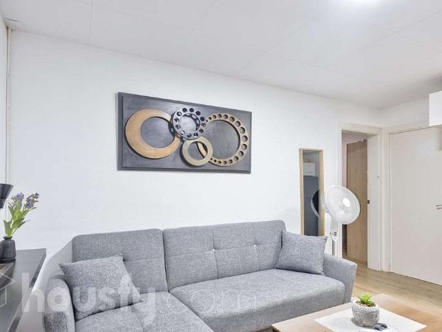 Piso en venta en calle Del Cadí, Barcelona, de 41 m² 2 habitaciones por 139.000