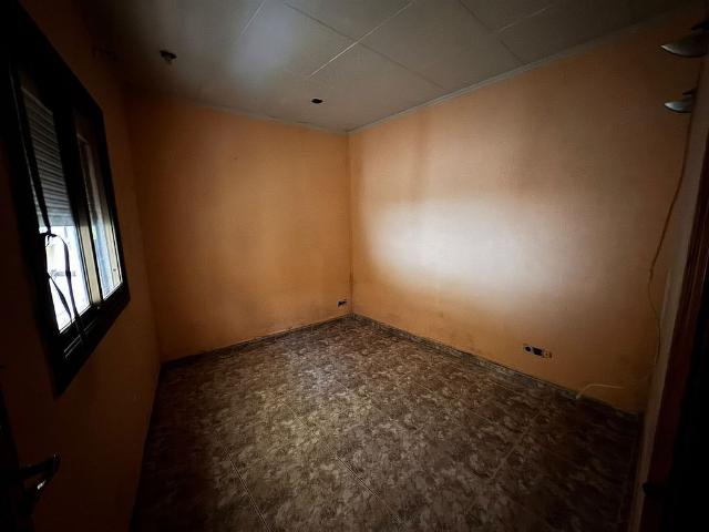 Piso en venta en calle Del Cadí, Barcelona, de 48 m² 3 habitaciones por 134.200