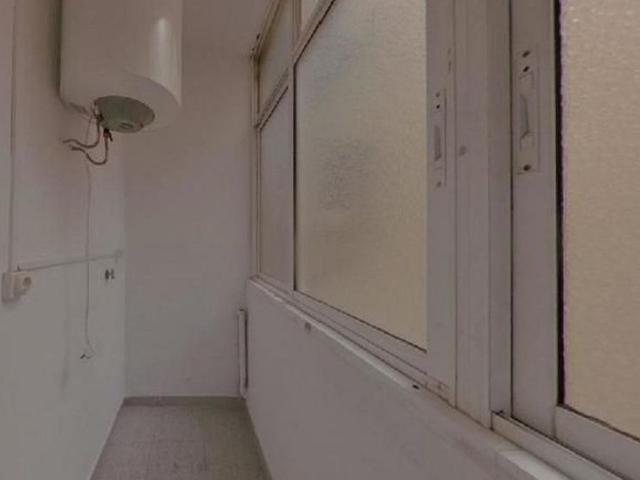 Piso en venta en calle Del Cadí, Barcelona, de 62 m² 2 habitaciones por 154.300