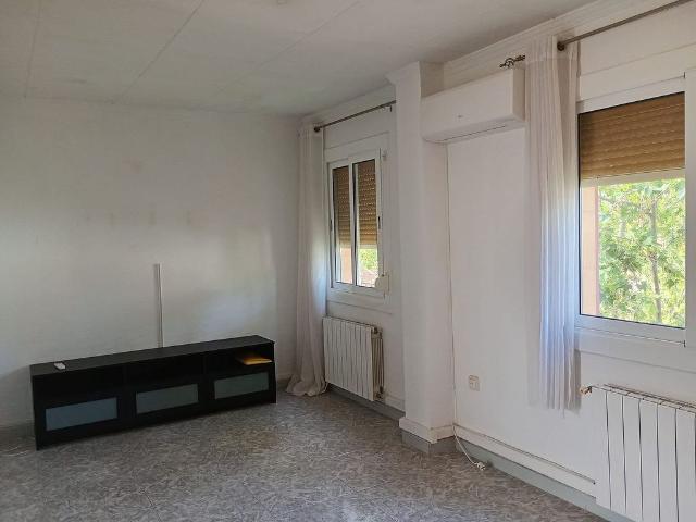 Piso en venta en calle Del Cardenal Tedeschini, Barcelona, de 52 m² 2 habitaciones por 315.000
