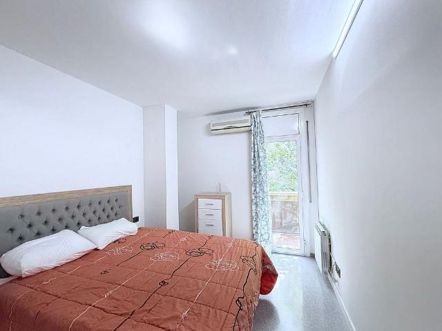 Piso en venta en calle Del Comte Borrell, Barcelona, de 105 m² 4 habitaciones por 595.000