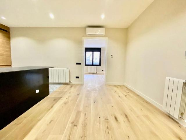 Piso en venta en calle Del Comte Borrell, Barcelona, de 139 m² 3 habitaciones por 695.000