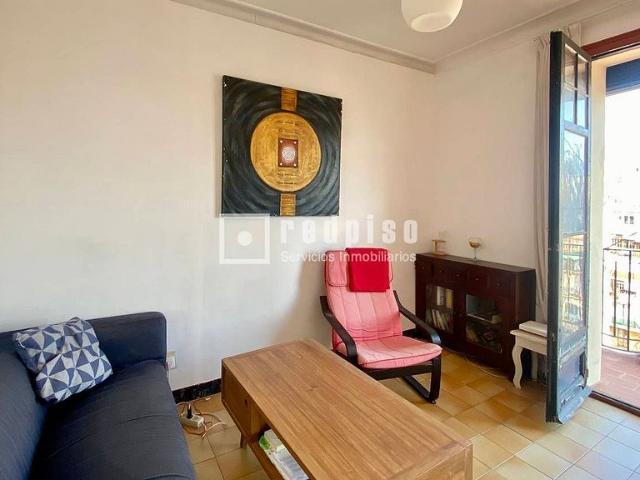 Piso en venta en calle Del Comte D'urgell, Barcelona, de 70 m² 4 habitaciones por 385.000