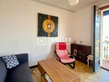 Piso en venta en calle Del Comte D'urgell, Barcelona, de 70 m² 4 habitaciones por 385.000