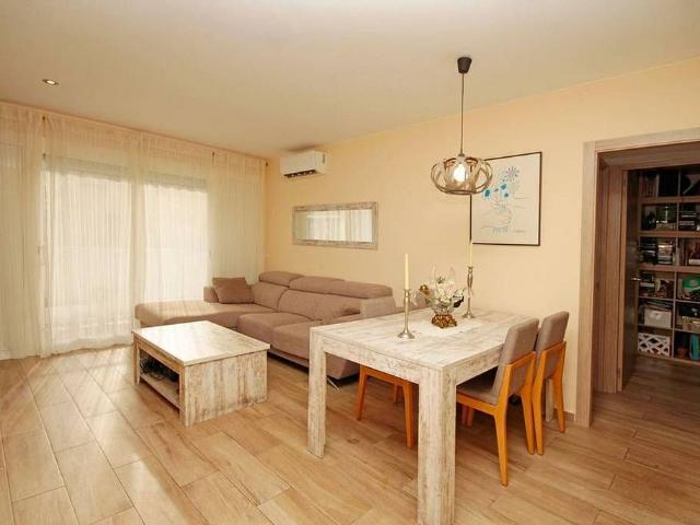 Piso en venta en calle Del Comte D'urgell, Barcelona, de 89 m² 3 habitaciones por 555.000