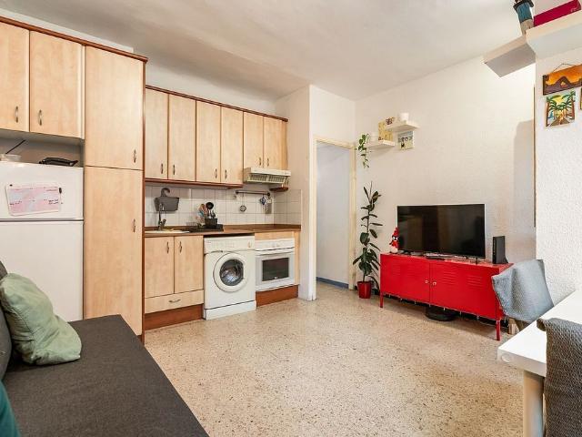 Piso en venta en calle Del Comerç, Barcelona, de 32 m² 1 habitación por 185.000