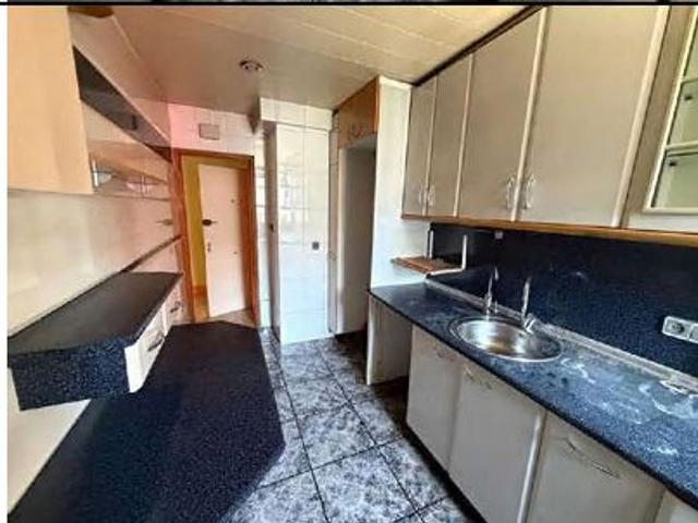 Piso en venta en calle Del Concili de Trento, Barcelona, de 85 m² 4 habitaciones por 259.000