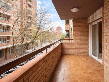 Piso en venta en calle Del Concili de Trento, Barcelona, de 90 m² 4 habitaciones por 460.000