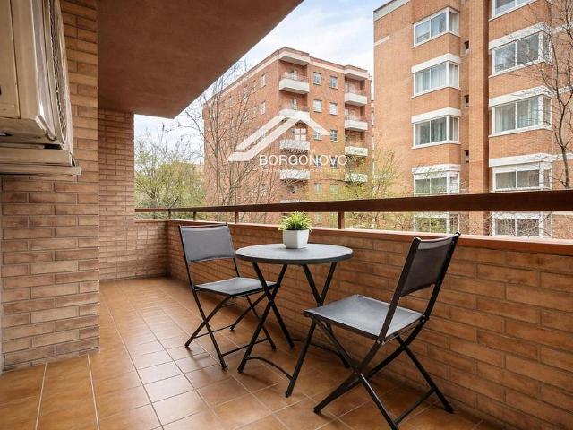 Piso en venta en calle Del Concili de Trento, Barcelona, de 90 m² 4 habitaciones por 460.000