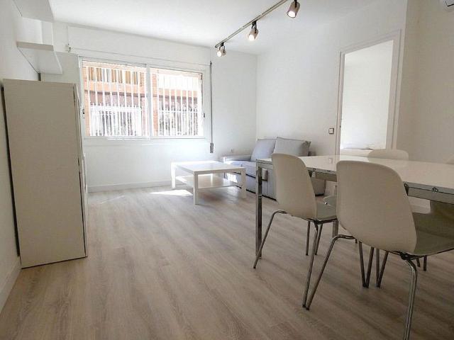 Piso en venta en calle Del Congost, Barcelona, de 50 m² 2 habitaciones por 279.000