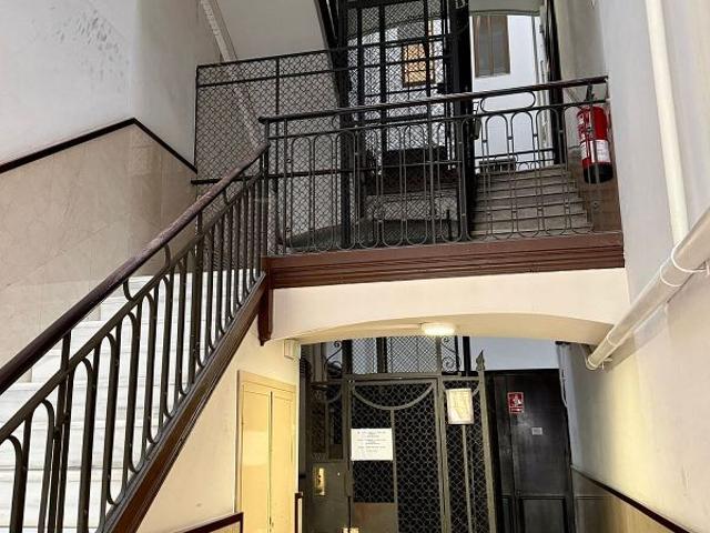 Piso en venta en calle Del Consell de Cent, Barcelona, de 69 m² 3 habitaciones por 339.000