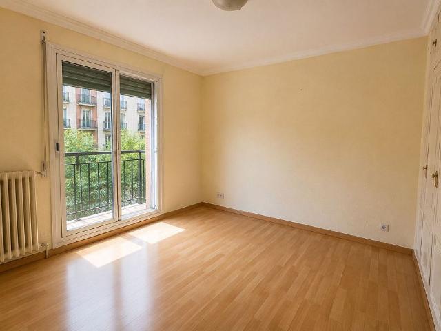 Piso en venta en calle Del Consell de Cent, Barcelona, de 76 m² 3 habitaciones por 480.000