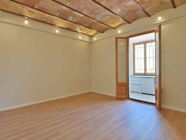 Piso en venta en calle Del Consell de Cent, Barcelona, de 90 m² 3 habitaciones por 715.000